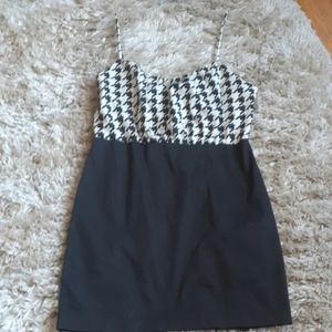 Black and white houndstooth mini